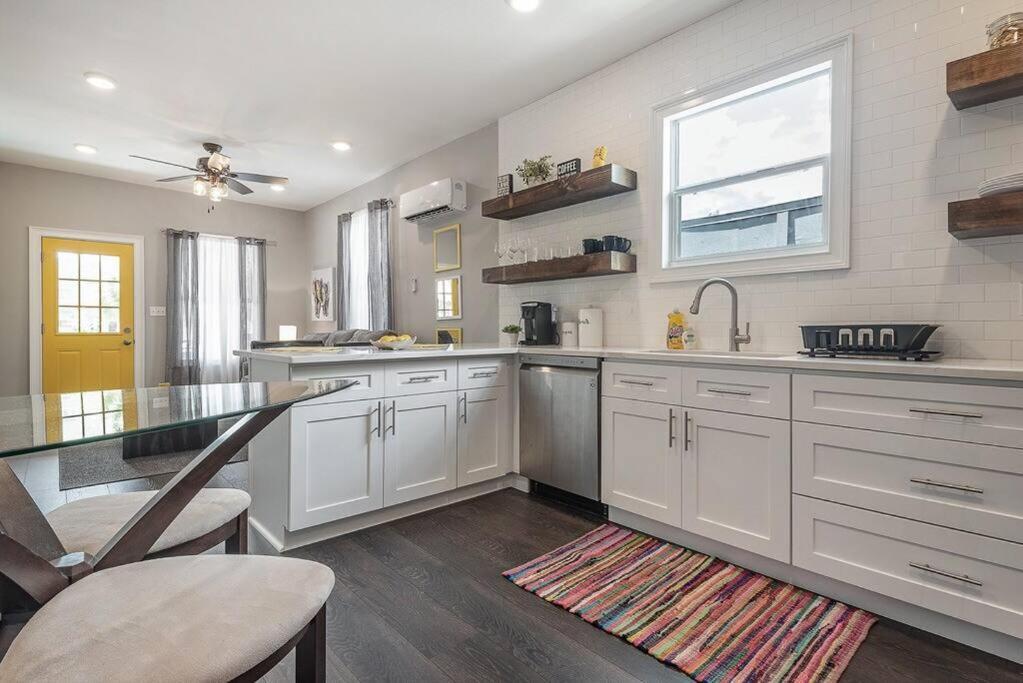 Gambino Getaway Shotgun Style Apt In The Heart Of Ybor City Tampa Bagian luar foto