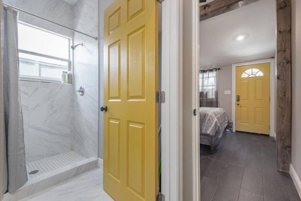 Gambino Getaway Shotgun Style Apt In The Heart Of Ybor City Tampa Bagian luar foto